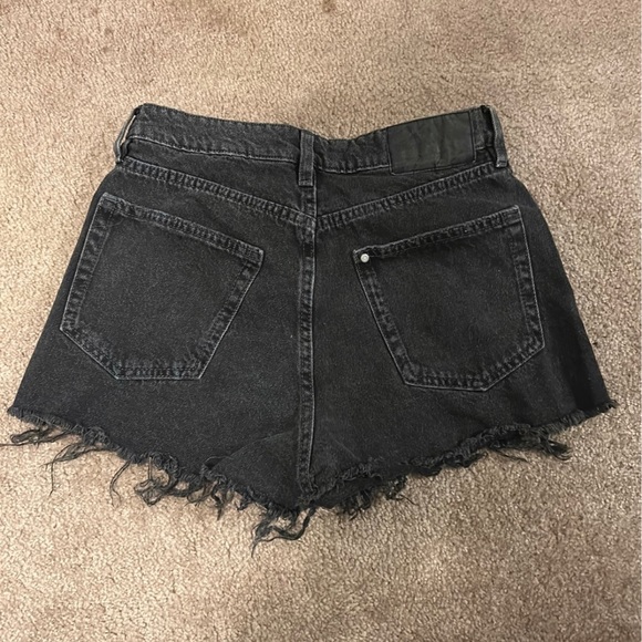 H&M high waisted denim shorts - Picture 3 of 3